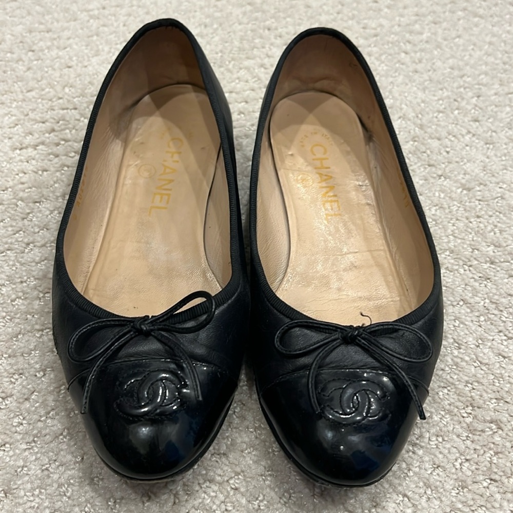 CHANEL Black Quilted Ballet Flats with Bow